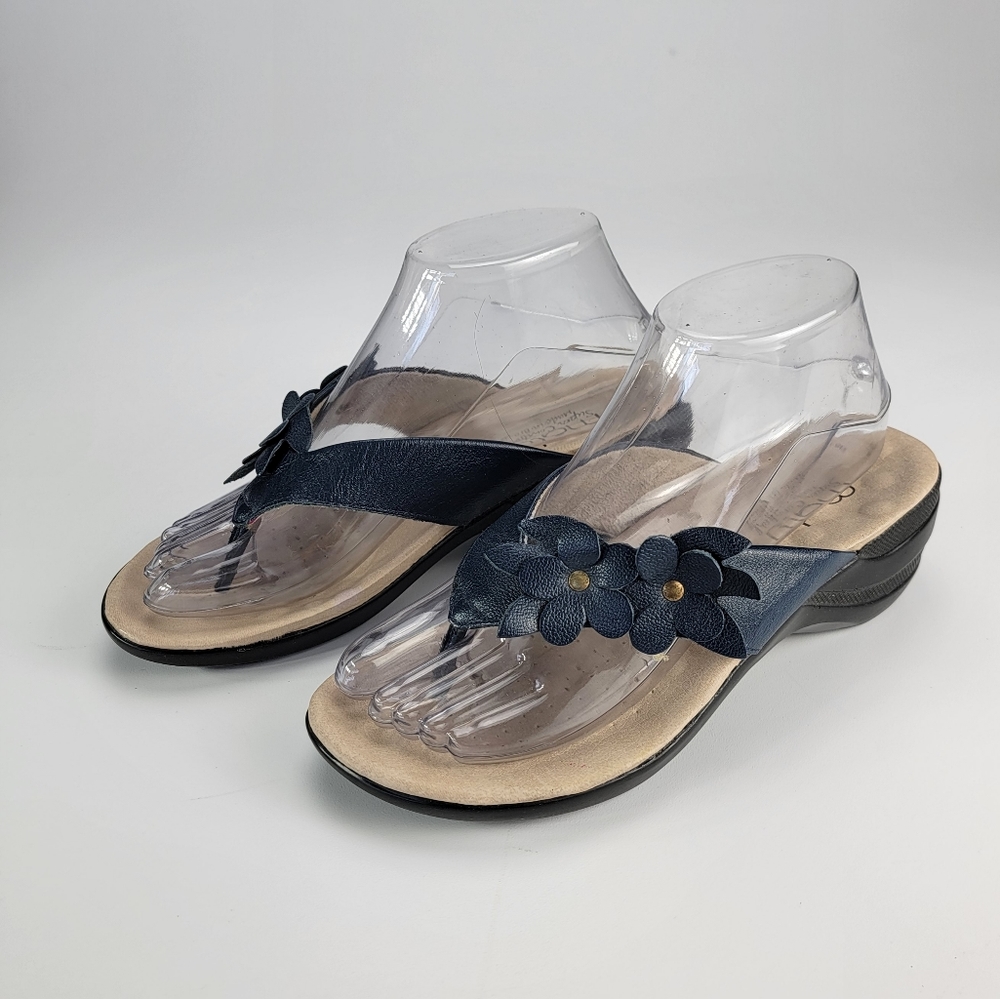 Navy Malu Super Comfort Flower Flip Flop Sandal, Size 7, LIKE NEW